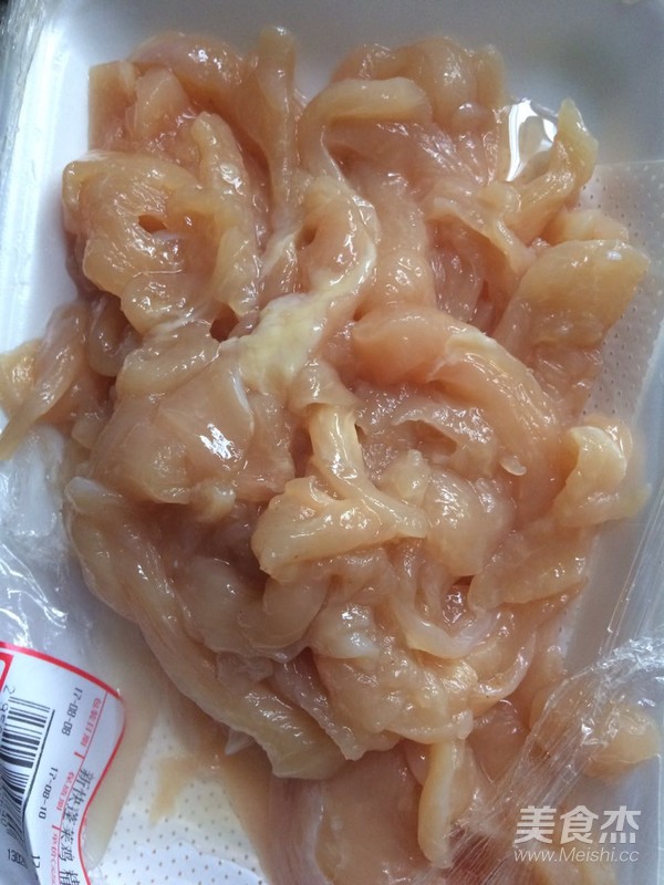 芹菜炒鸡丝的做法步骤：2