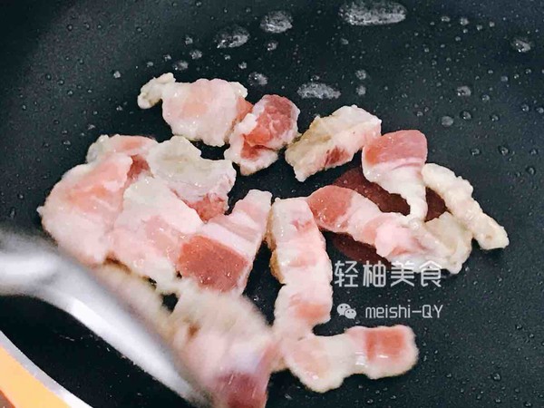 香辣过瘾的干锅杏鲍菇的做法步骤:3