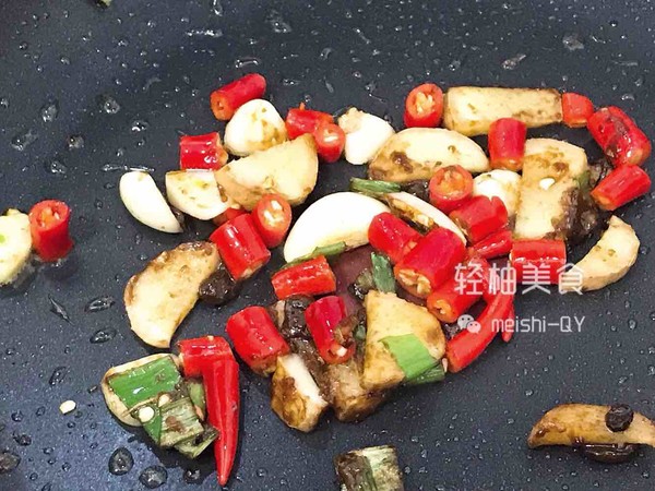 香辣过瘾的干锅杏鲍菇的做法步骤:4