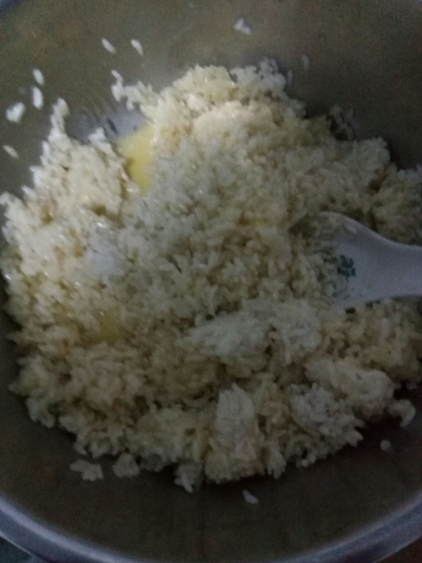 蛋炒饭的做法步骤：3