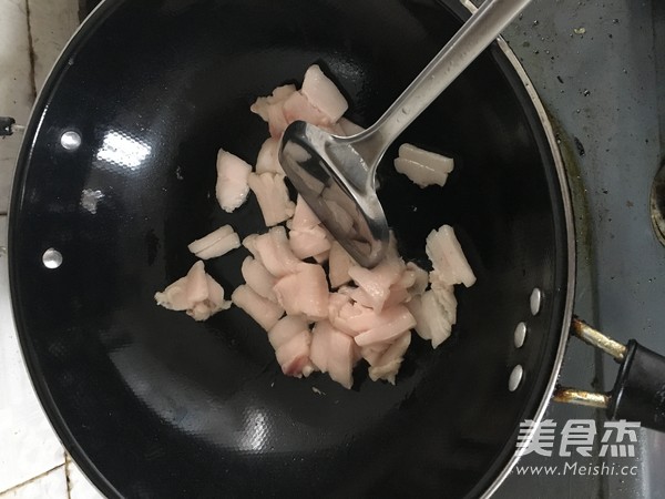 辣椒炒肉的做法步骤：2