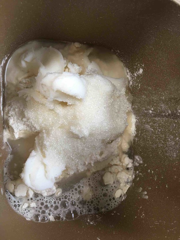 蛋黄酥的做法步骤：1