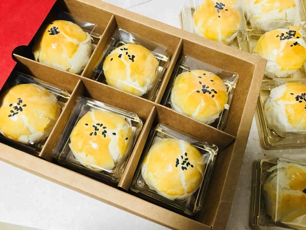 蛋黄酥的做法步骤:23