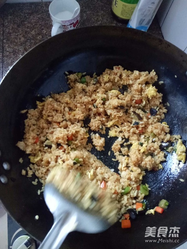 蔬菜蛋炒饭的做法步骤:7