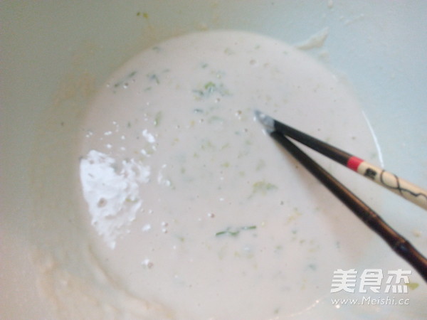 芹菜叶煎饼的做法步骤:5