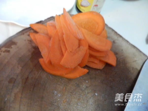 西芹炒香干的做法步骤：1
