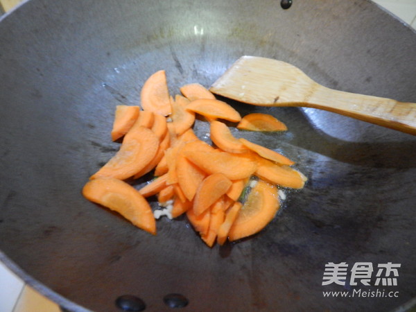西芹炒香干的做法步骤：5