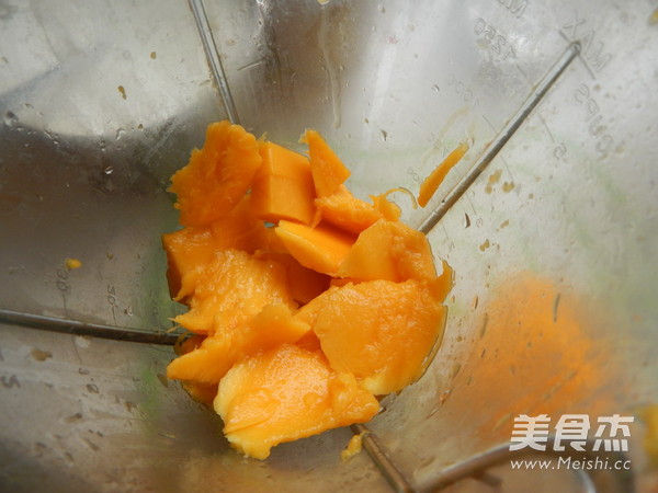 芒果酸奶冰棍的做法步骤:3