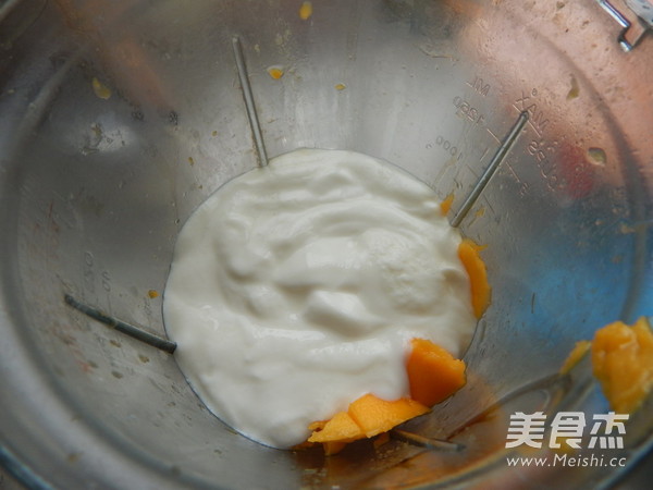 芒果酸奶冰棍的做法步骤:4