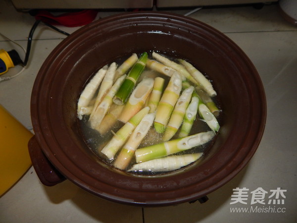 笋尖炖大骨汤的做法步骤：6