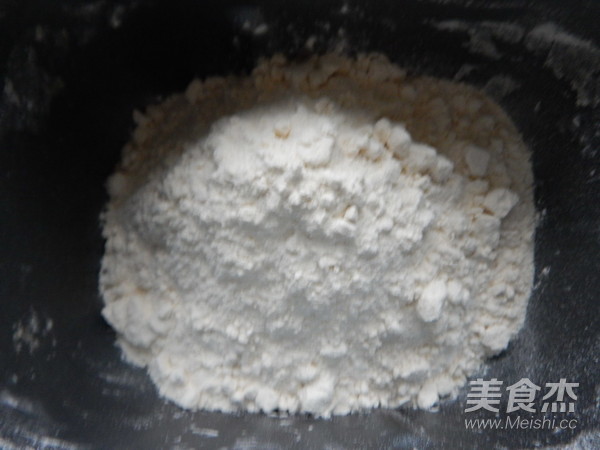 薏仁红豆芝麻面包的做法步骤：1