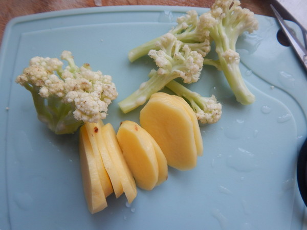 婴儿辅食-花菜土豆泥的做法步骤:2