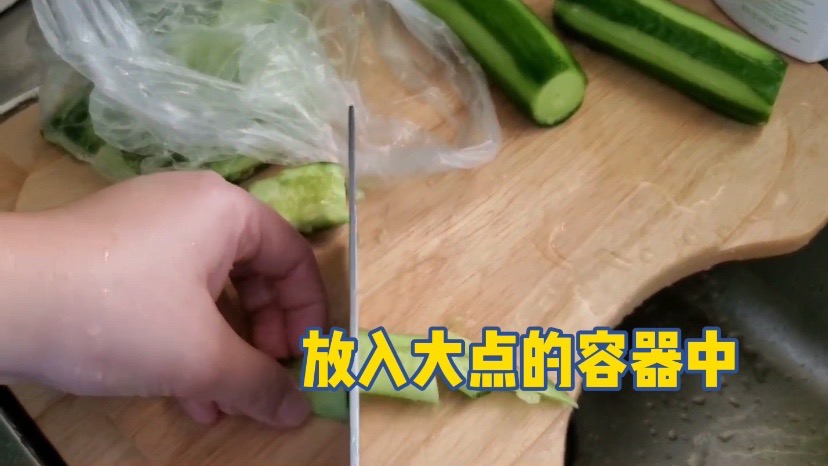 简单的拍黄瓜的做法步骤:11