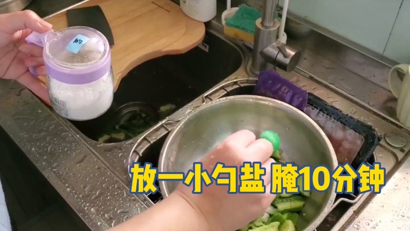 简单的拍黄瓜的做法步骤:12