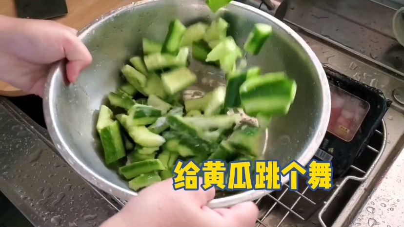简单的拍黄瓜的做法步骤:13