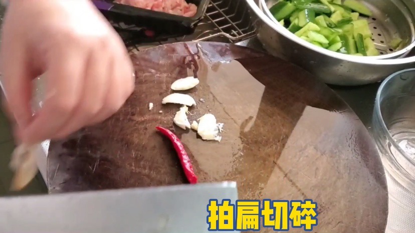 简单的拍黄瓜的做法步骤:15