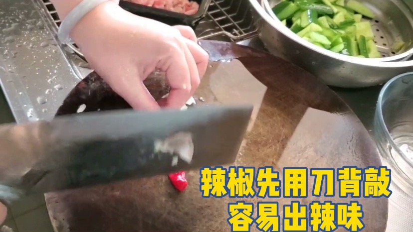 简单的拍黄瓜的做法步骤:16