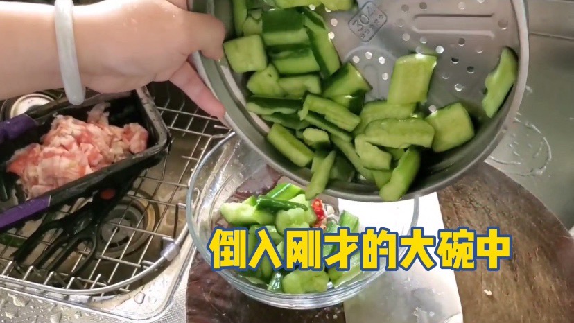 简单的拍黄瓜的做法步骤:19