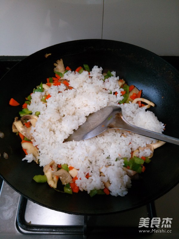 菌菇肉丝彩色蛋炒饭的做法步骤:6