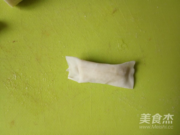 馄饨皮香蕉派的做法步骤：4