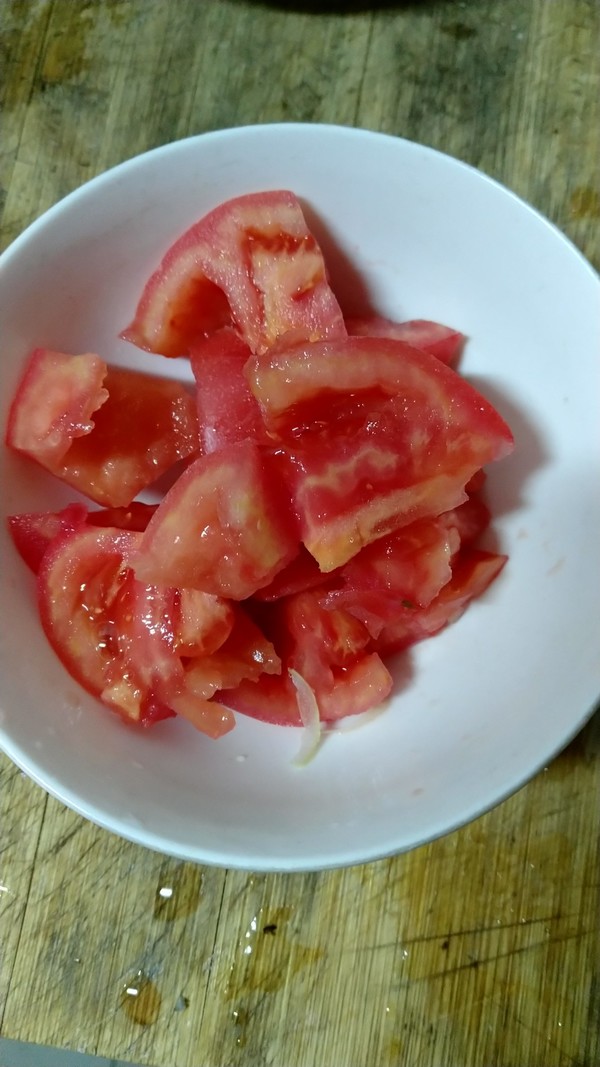 西红柿菠菜蘑菇鸡蛋汤的做法步骤：2
