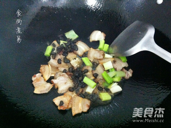 蒜香豆干五花肉的做法步骤:4