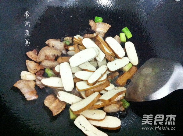 蒜香豆干五花肉的做法步骤:5