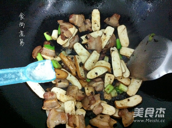 蒜香豆干五花肉的做法步骤:6