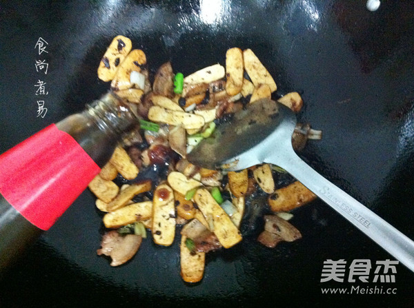 蒜香豆干五花肉的做法步骤:8