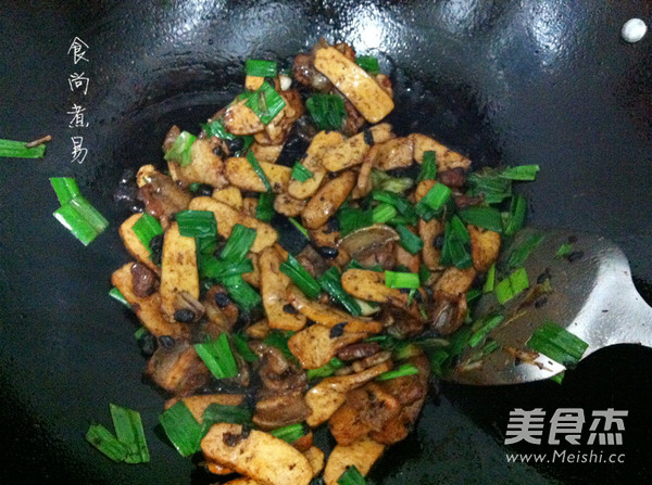 蒜香豆干五花肉的做法步骤:11