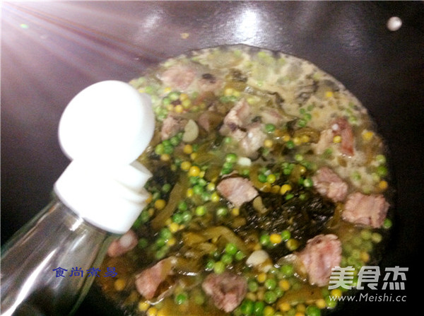咸菜豌豆焖排骨的做法步骤:12