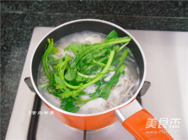 猪肝瘦肉鸡蛋汤面的做法步骤:7