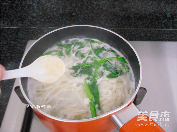 猪肝瘦肉鸡蛋汤面的做法步骤:9