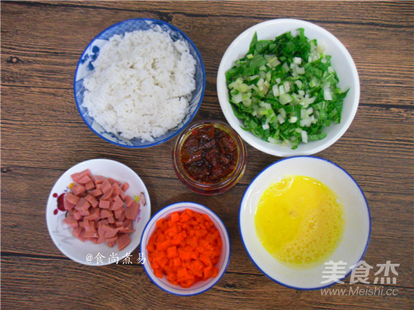香菇酱鸡蛋炒饭的做法步骤：1