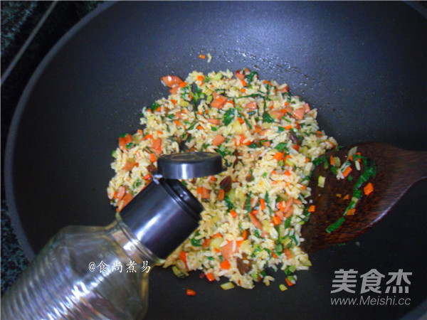香菇酱鸡蛋炒饭的做法步骤:6