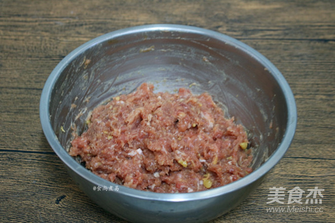 茼蒿鲜肉饺子的做法步骤:4