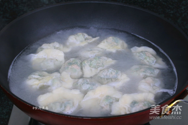 茼蒿鲜肉饺子的做法步骤:12