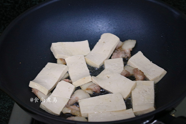 肉香土豆焖豆腐的做法步骤：4