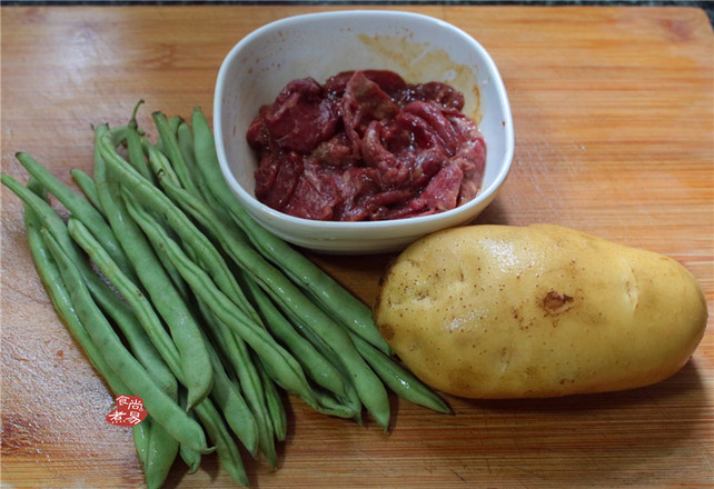 牛肉土豆片的做法步骤：1