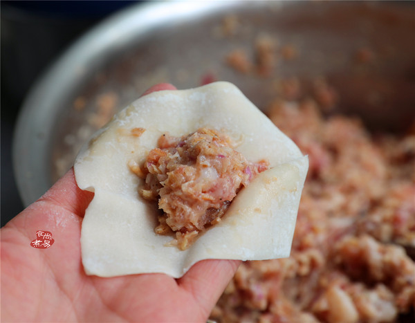 虾皮香菇鲜肉馄饨的做法步骤：8