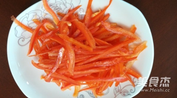 葱爆肉丝的做法步骤：2
