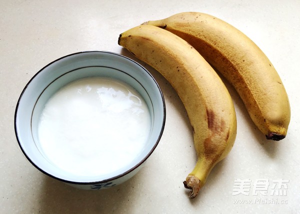 香蕉酸奶冰淇淋的做法步骤：1