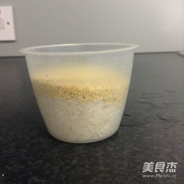 虾仁小米寿司的做法步骤：1