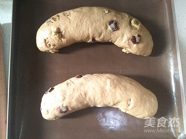 蔓越莓核桃软欧包的做法步骤:17