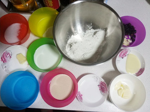 浓香炼乳面包的做法步骤：1