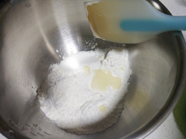 浓香炼乳面包的做法步骤:2