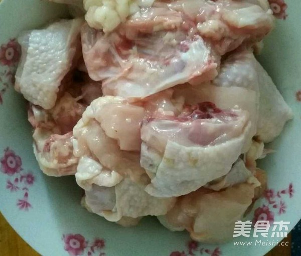 小鸡炖蘑菇的做法步骤:2