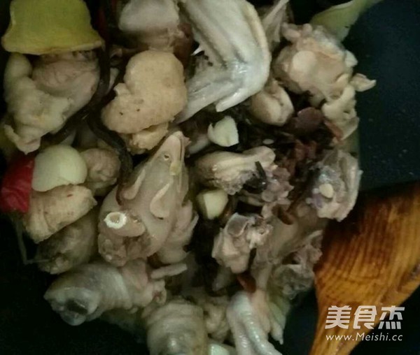 小鸡炖蘑菇的做法步骤:5