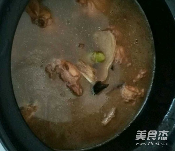 小鸡炖蘑菇的做法步骤:7