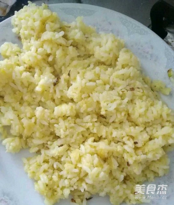 黄金海鲜炒饭的做法步骤：4